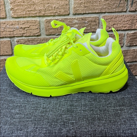 Veja CONDOR 2 ALVEOMESH FULL JAUNE FLUO in Citron - men’s 8 - Picture 2 of 9